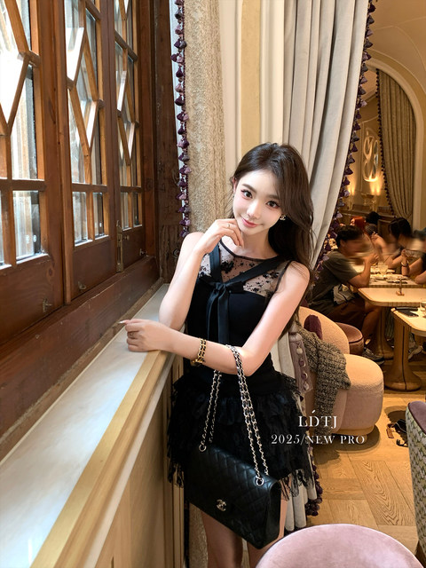 Ldtj Haute Couture [Black Veil Secret] Autumn New Lace Patchwork Heavy Craft Design Atmosphere Sleeveless Top