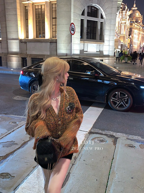 Ldtj High-End Custom-Made Cardigan with a Starry Pattern, Autumn Style, Chanel-Inspired, Heavy Sequin Embellishments, Horse Hoof Sleeves, V-Neck, Knitted Cardigan for Women