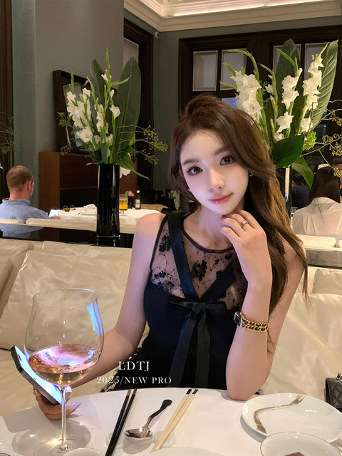 Ldtj Haute Couture [Black Veil Secret] Autumn New Lace Patchwork Heavy Craft Design Atmosphere Sleeveless Top