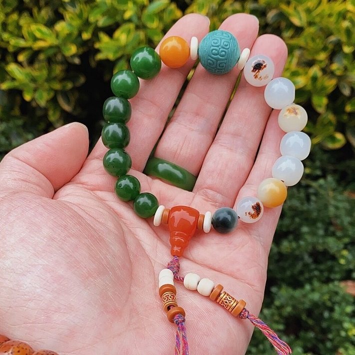 Natural Xinjiang Hetian Jade Seed Material Jasper White Jade Round Beads Single Beads Collection Grade Authentic Hetian Jade Beads with Skin