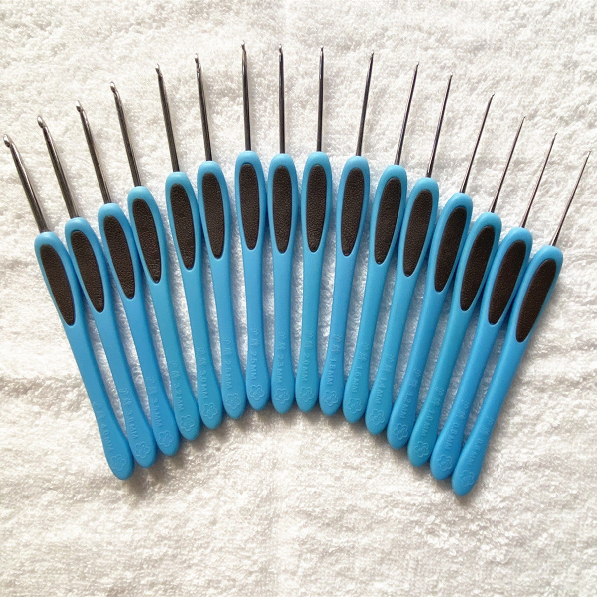Shanghai brand non-slip soft handle pad crochet stainless steel hand polished knitting needle set hook needle blue handle