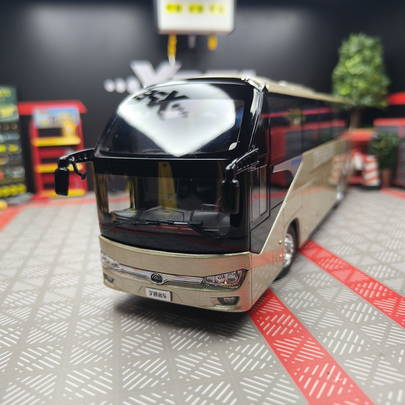 Yutong Zk6128Hqb Tourist Bus Original Model 1:42 Scale, Made of Alloy Material, with Many Movable Parts, Suitable for Collection and Display