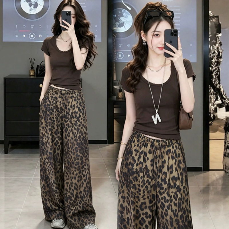 Summer Stylish Slim-Fit Design with Ruffled Short-Sleeve T-Shirt + Trendy Elegant Leopard Print Wide-Leg Pants Summer Stylish Slim-Fit Design with Ruffled Short-Sleeve T-Shirt + Trendy Elegant Leopard Print Wide-Leg Pants