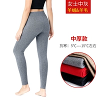 Женская серая модель густой