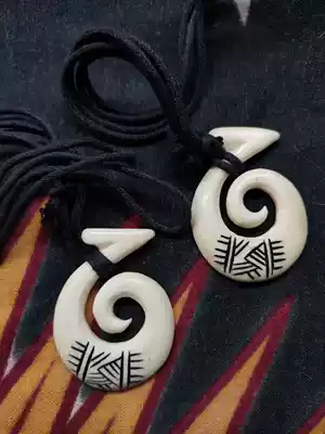 New Zealand Maori natural bone carving color shell art pendant (HEI-MATAU)