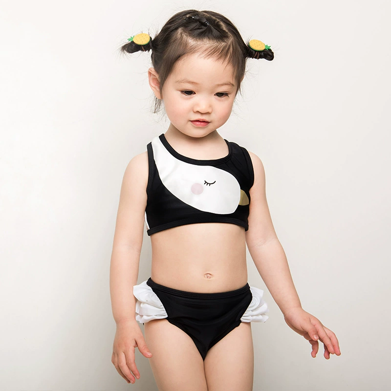 Đồ bơi cho bé gái mới Thiên nga dễ thương Bé trung và trẻ nhỏ Chia bikini Cô gái đi nghỉ mát Spa với mũ lưỡi trai - Bộ đồ bơi của Kid đồ bơi cho bé