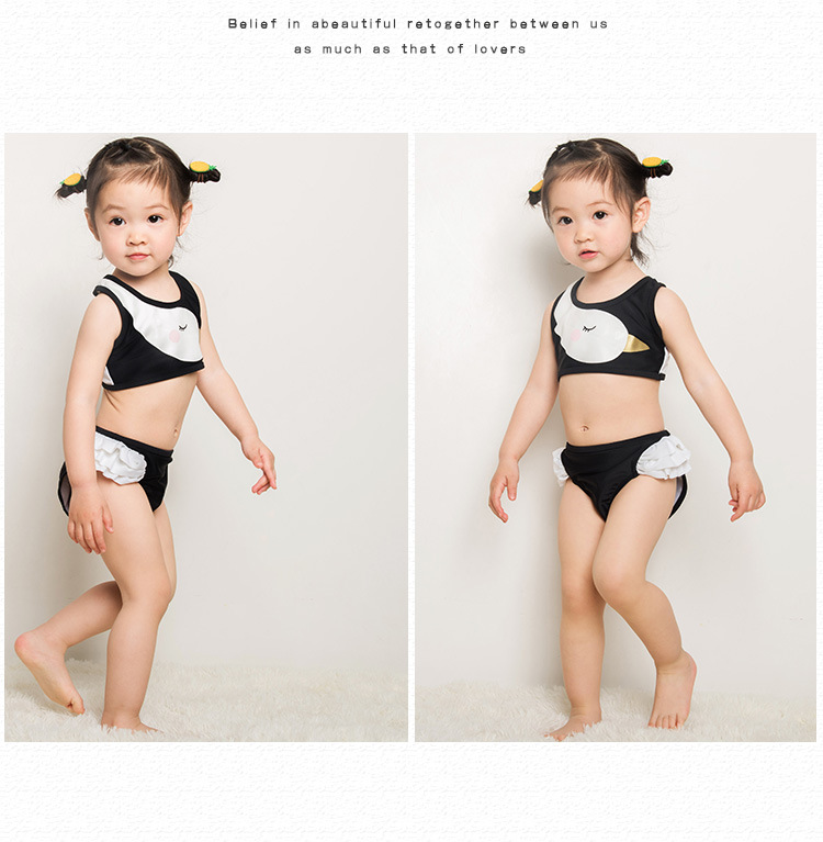 Đồ bơi cho bé gái mới Thiên nga dễ thương Bé trung và trẻ nhỏ Chia bikini Cô gái đi nghỉ mát Spa với mũ lưỡi trai - Bộ đồ bơi của Kid đồ bơi cho be gái 11 tuổi