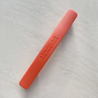 A08 Orange имеет ручку логотипа