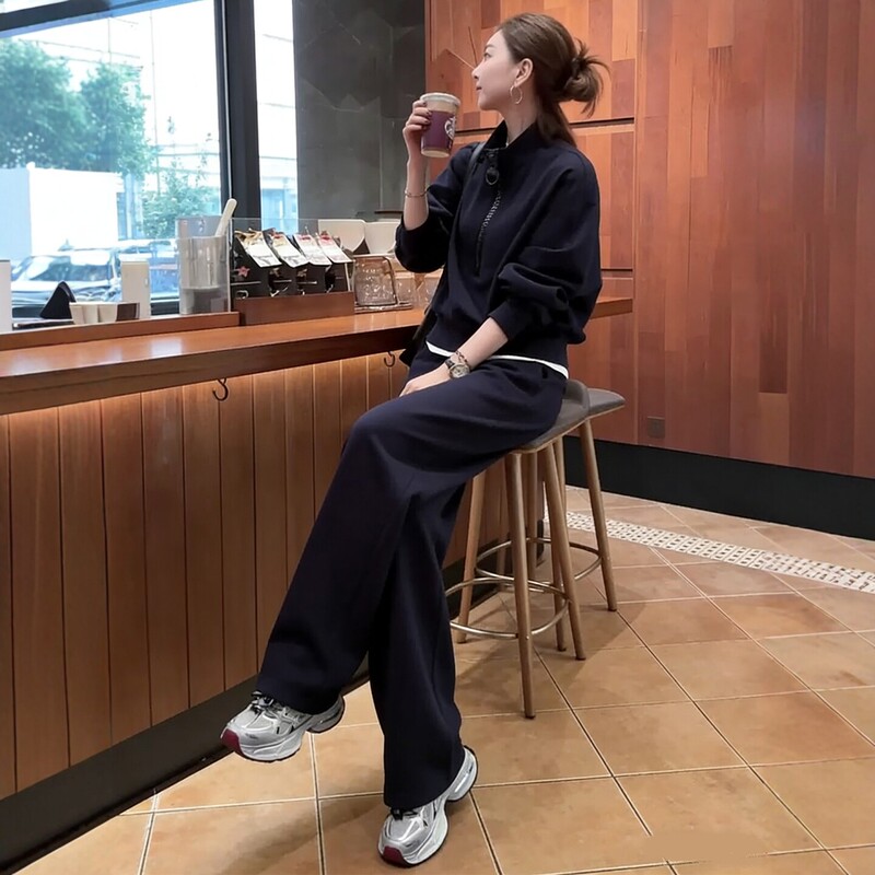 Casual Blue Sports Suit for Women 2026 Autumn New Fashion High-End Stand-Up Collar Sweatshirt Wide-Leg Pants Two-Piece Set