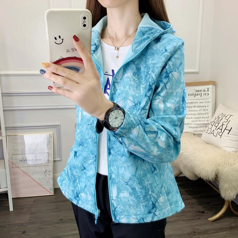 2022 new early spring women's hooded plus velvet waterproof and windproof soft shell jacket warm outerwear jacket