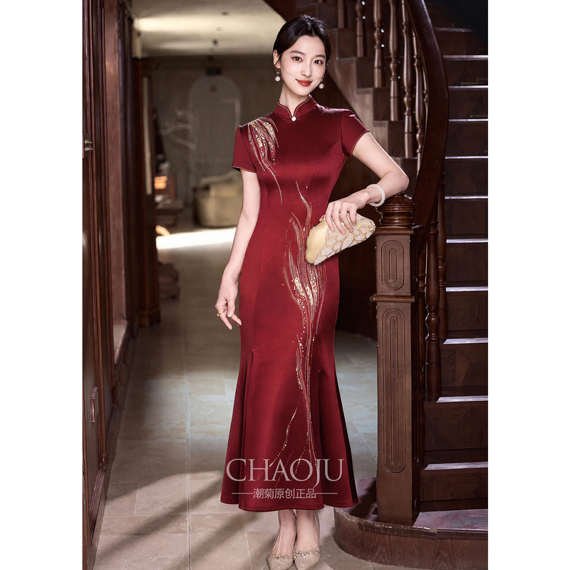 Elegant Mother-Of-The-Bride Wedding Dress 2026 New Model, Noble and Youthful Red Plus-Size Cheongsam with Embroidery, Long Fishtail Gown for Mother Elegant Mother-Of-The-Bride Wedding Dress 2026 New Model, Noble and Youthful Red Plus-Size Cheongsam with Embroidery, Long Fishtail Gown for Mother