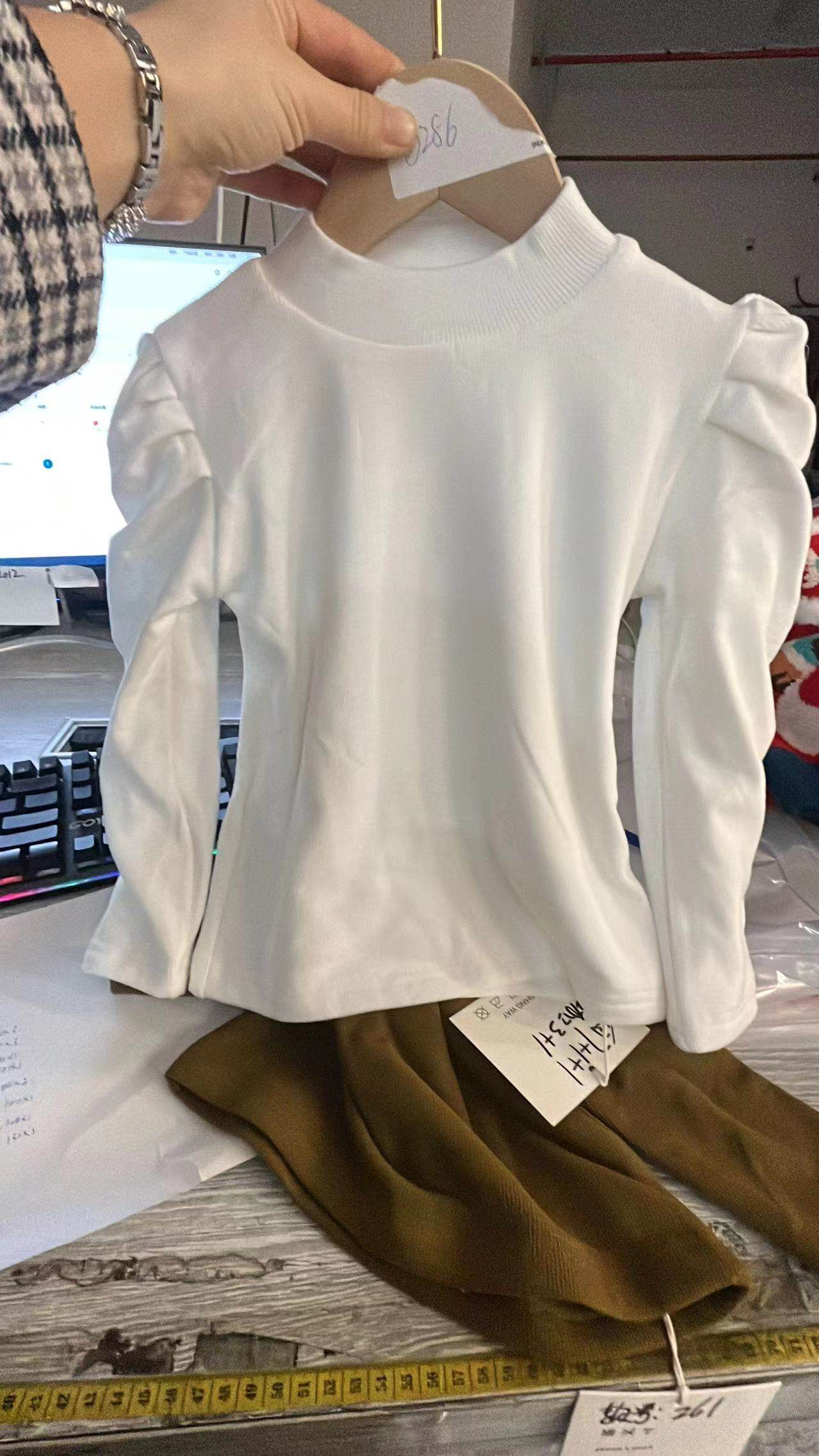 261 Puff Sleeve Plus Fleece Bottom Shirt