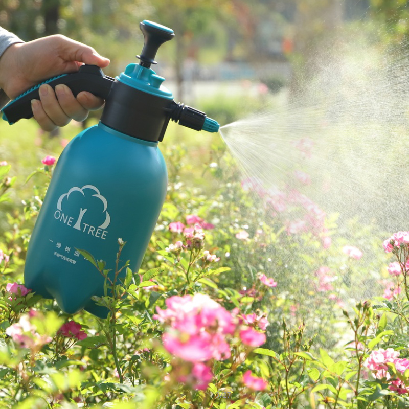 A tree 2L air pressure manual disinfection watering can balcony gardening tools small sprayer sprinkler watering pot