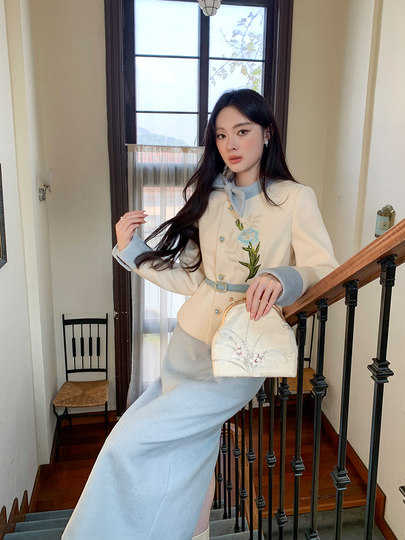 GERTCOREL2025: Новинка зимы – элитный костюм в китайском стиле с тяжелой вышивкой, пуховик и юбка для женщин