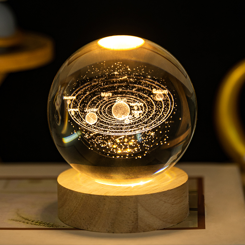 Crystal Ball Desktop Ornament, Glowing Night Light, Astronaut Starry Sky Glass Ball, Birthday Gift for Students, Boys and Girls