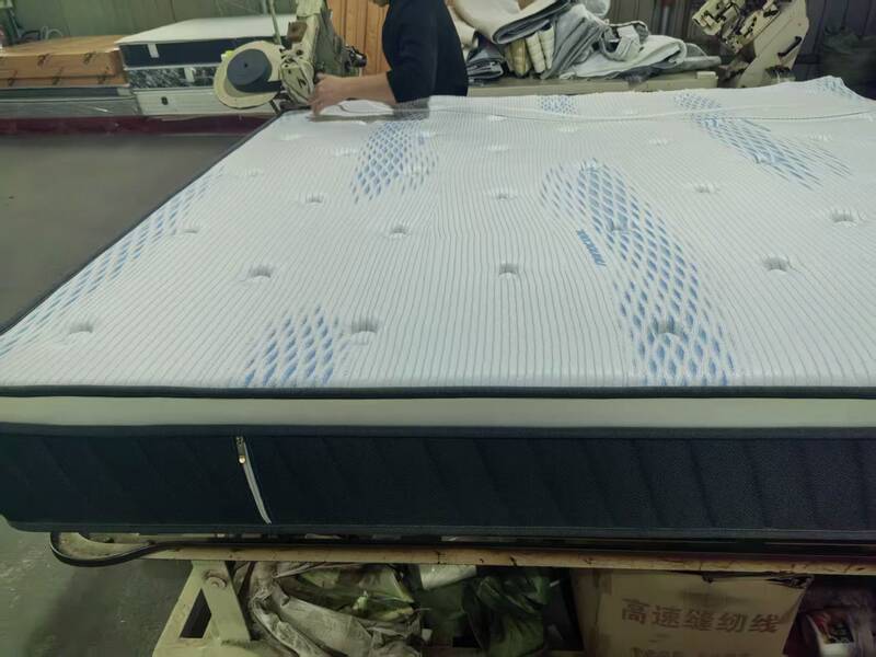 12 High-Density Custom Springs + 3D + Memory Foam + Ice Silk Fabric, 1.5* 1.9m ,