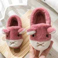 Красный, с медвежатами