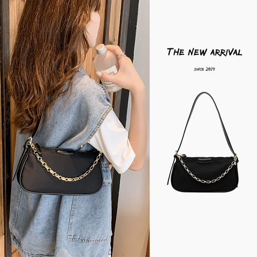 Сумка подмышку, сумка на одно плечо, цепь, небольшая сумка, французский стиль, изысканный стиль, популярно в интернете