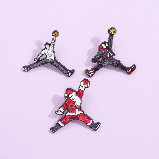 Spider-Man Santa Claus Sakuragi Hanamichi Trapeze Brooch ຖົງໂຮງຮຽນ Hat Ornament Metal Badge Pin Accessories
