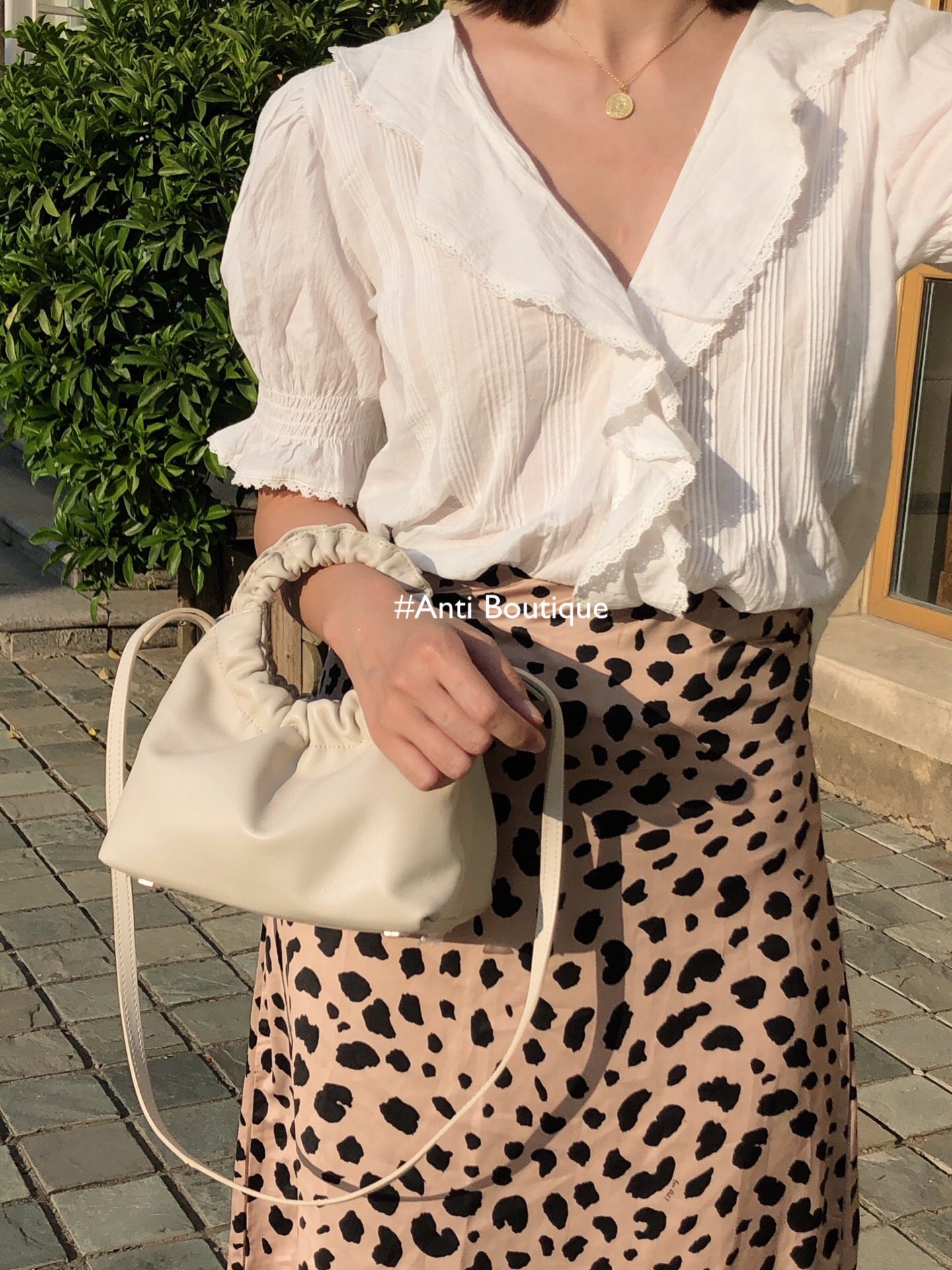 (ANTI) Italian sheep leather genuine leather hand carrying bag retro pleated cirque hand carrying bag ins wind blob main