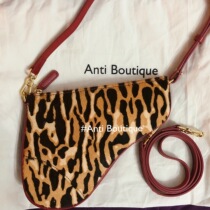 Japanese niche bag Middle-aged bag Retro armpit bag baguette bag BAO WEN horsehair bag leather saddle bag female messenger bag