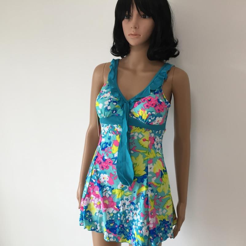 Loria even with a flat corner skirt-style display with a large size swimsuit female steel deputed for a dip in a spa swimsuit