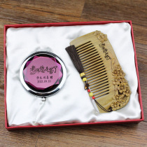 Send primary school kindergarten teacher Teachers Day gift to female teacher green Sandwood comb birthday gift female practical gift