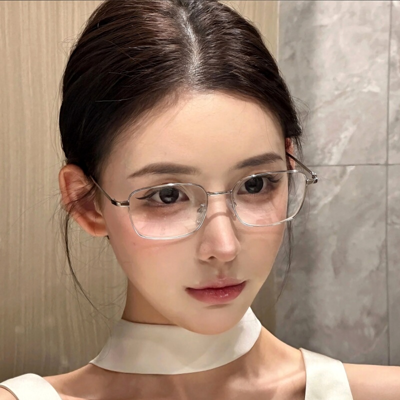 Elegant and Cool Silver-Framed Glasses for Women with Nearsightedness, Can Be Fitted with Prescription Lenses, Stylish Square Frame, Natural Look, Anti-Blue Light
