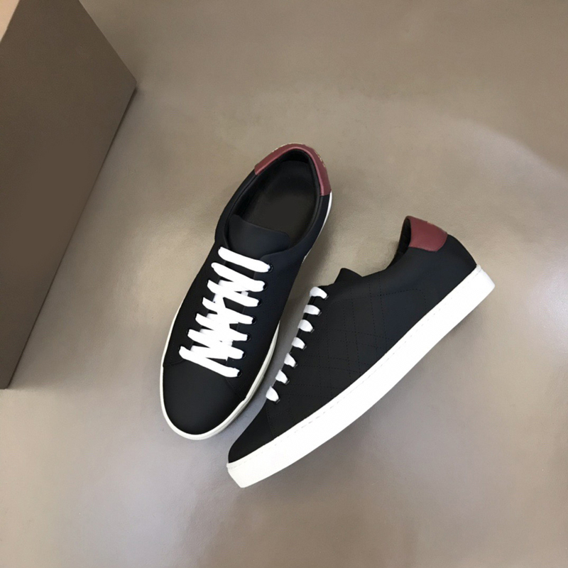 Men's White Sneakers, Genuine Leather, Breathable, Comfortable, Flat-Soled, Sporty Casual Shoes, Perforated, Classic Fashion, 2026 Spring New Model
