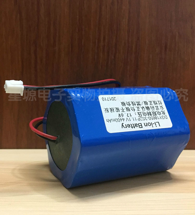 12V Large capacity 18650 Lithium battery group 3 7V 4 2V Fishing light Night fishing light Bright Light Flashlight