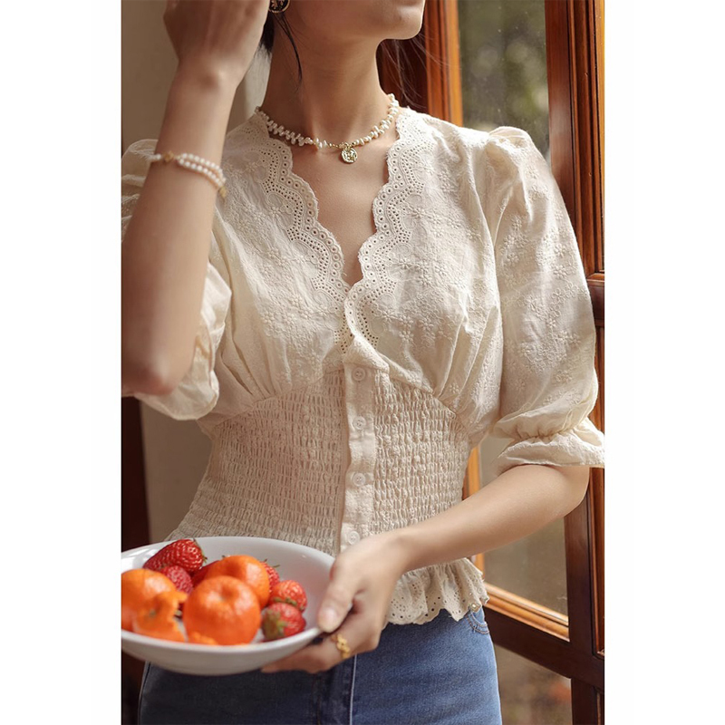 French Retro Stereo Floral Short-Sleeved Shirt for Women, Summer Lace V-Neck Waist-Cinching Slimming Look Puff-Sleeved Top