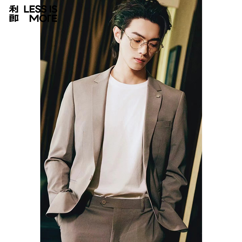 利郎2025秋季西装：平驳领设计如何重新定义青年商务风格