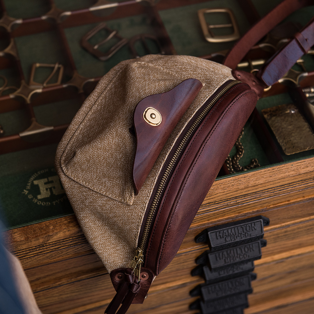 Outdoor tooling style A341 retro pepper Salt breast implants Tannic Bull Leather Full Copper Five Gold Pieces Locomotive SHOULDER BAG