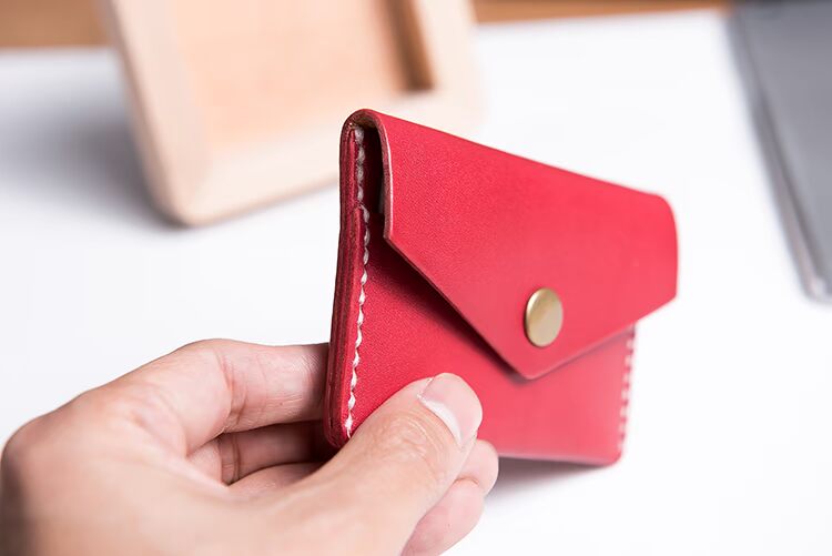 Nhật Bản đơn giản retro thủ công lớp đầu tiên rau rám nắng túi xách văn học thanh niên mini ví siêu mỏng phong bì snap - Chủ thẻ ví nam cầm tay