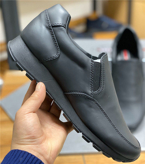 European Station Leather Thick Sole Men's Loafers Leather Lazy Slip-On Driving Shoes Comfortable Casual Sports Shoes