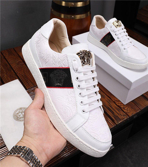 European station 2020 spring and summer new trend leather sports casual white shoes Medusa embossed net red men's shoes