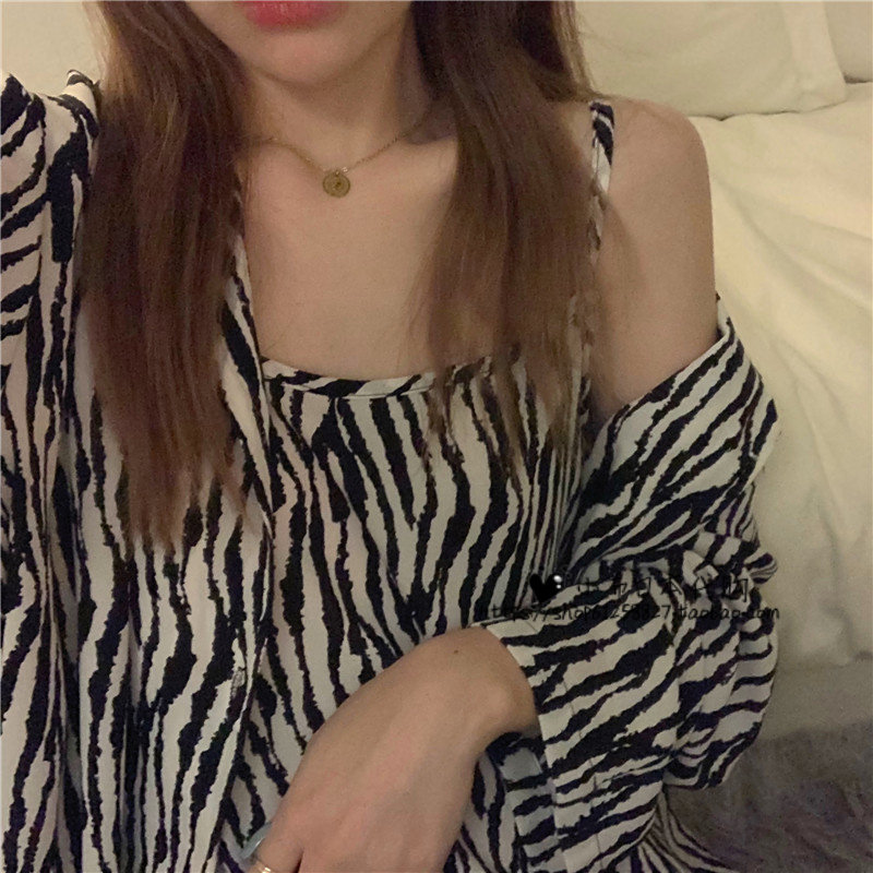 Japanese gelato sexy sling pajamas dress zebra pattern silk pajamas women's summer home service three-piece set can be worn outside