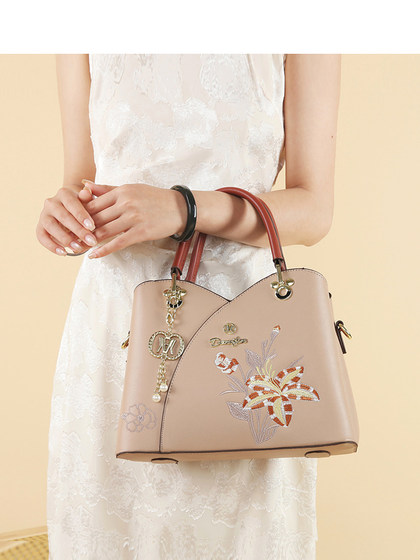 Birthday Gift for Mother-In-Law 2026 New Chinese Style Women's Elegant Handbag Fashionable Embroidered Crossbody Bag