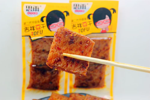 Благоприятные тофу маленькие закуски, детские туфли с пряным тофу сушено