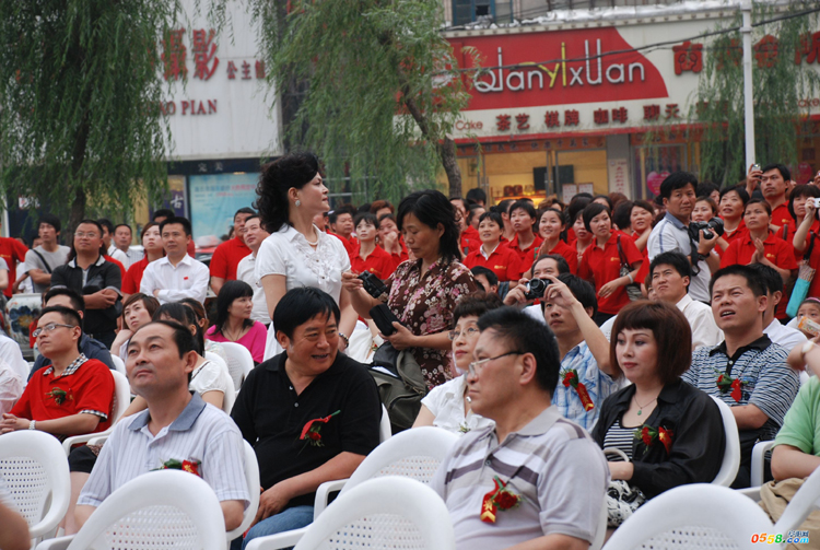 Bàn ghế ngoài trời ban công bàn ghế giải trí bàn ghế ngoài trời đồ nội thất thịt nướng bàn ghế trang trại bàn ghế gian hàng bảng