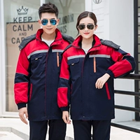 Темно -синяя хлопчатобумажная куртка