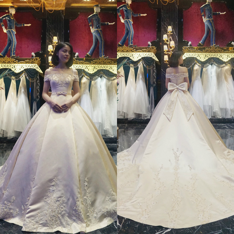 Fitted brace, skirt, wedding dress, open shoulders, tutu skirt Fitted brace, skirt, wedding dress, open shoulders, tutu skirt