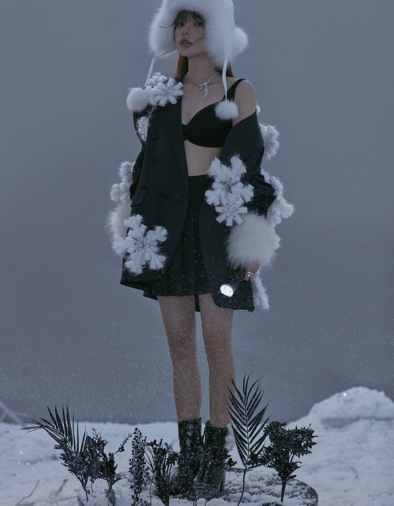 2022 New Shadow Building Autumn Winter Christmas Writing True Themed Fashion Suit Girl Snowflake Art Photographic Clothing-Taobao