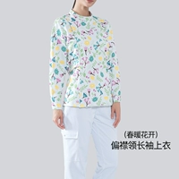 Длинное платье на дне моря под водой