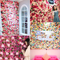 Simulation of the background wall of the flower wall the red fake flower the wall of the rose plant the decoration of the inner window of the set room