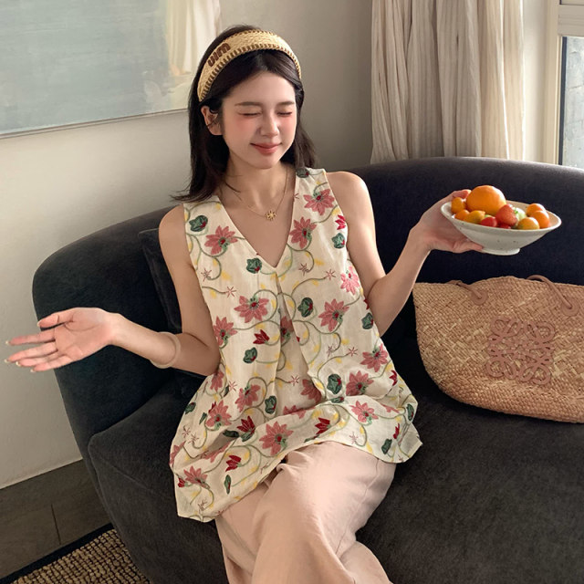 ຊຸດແມ່ມານໃນຊ່ວງລຶະເບິ່ງຮ້ອນ 2026 ແບບໃຫມ່ຂອງຝຣັ່ງ retro wear embroidered sleeveless ເທິງເພື່ອປົກຫຸ້ມທ້ອງຄົນອັບເດດ: ຊຸດກາງເກງຂາກວ້າງ
