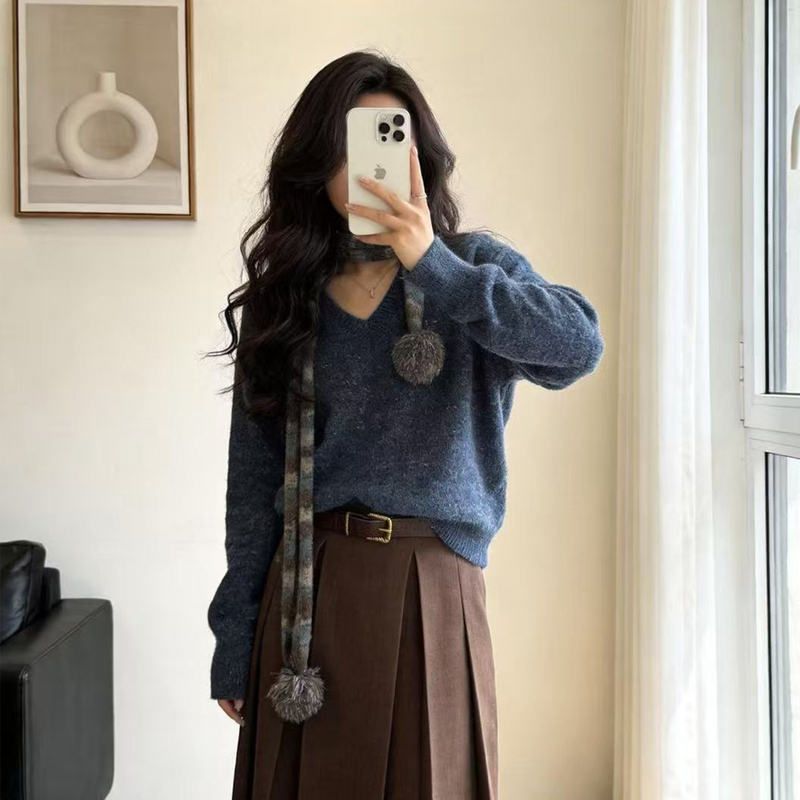 Atmospheric V-Neck Loose Trendy Knit Sweater, Soft and Skin-Friendly for Winter, Casual Versatile Korean-Style Outfit Sweater Top