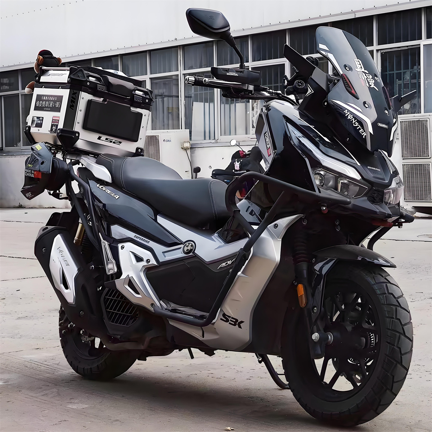 新型国家排出ガス基準IVに適合した、燃料噴射式水冷式のDayang V-Rui ADV150CCスクーター。男性向けで、通勤やオフロード走行に適しています。