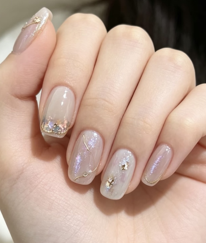Customized Wearable Nails in Light Yellow with a Gradient Effect, Handmade Nail Art Products, Simple Short Style, Daily Fake Nail Stickers for Pregnant Women
