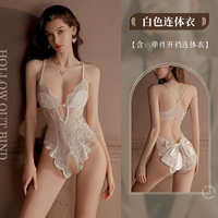 Белый топ с чашечками